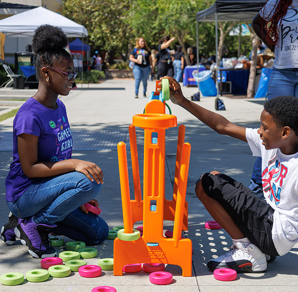 Kids playing Connect 4.